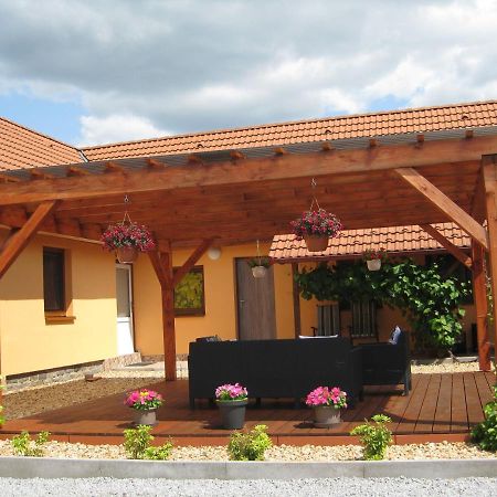 Apartmany Vcelka Hranice u Novych Hradu ภายนอก รูปภาพ