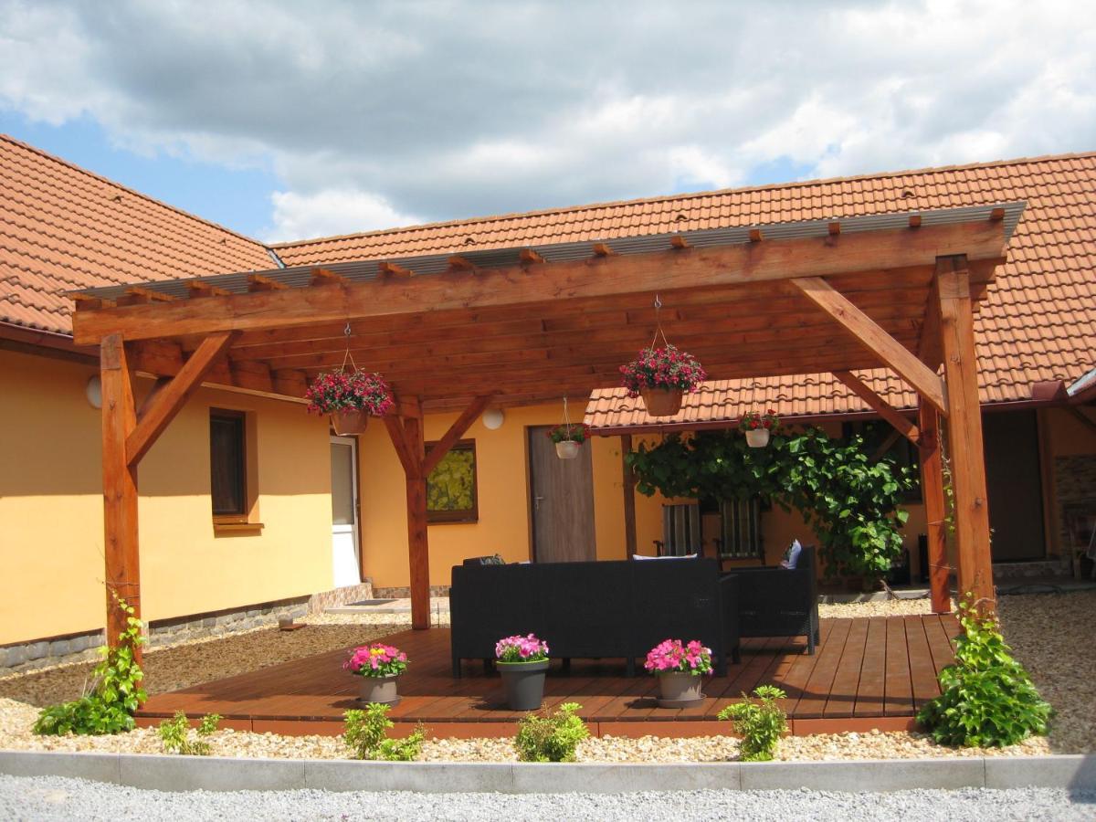 Apartmany Vcelka Hranice u Novych Hradu ภายนอก รูปภาพ