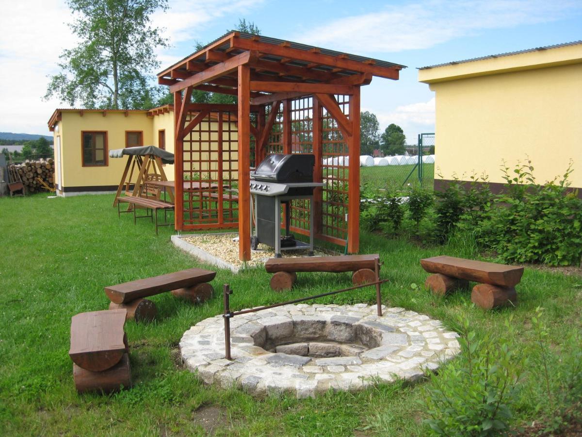 Apartmany Vcelka Hranice u Novych Hradu ภายนอก รูปภาพ