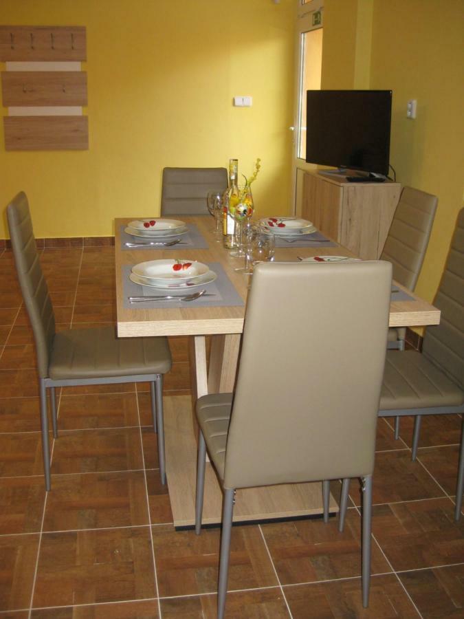 Apartmany Vcelka Hranice u Novych Hradu ภายนอก รูปภาพ