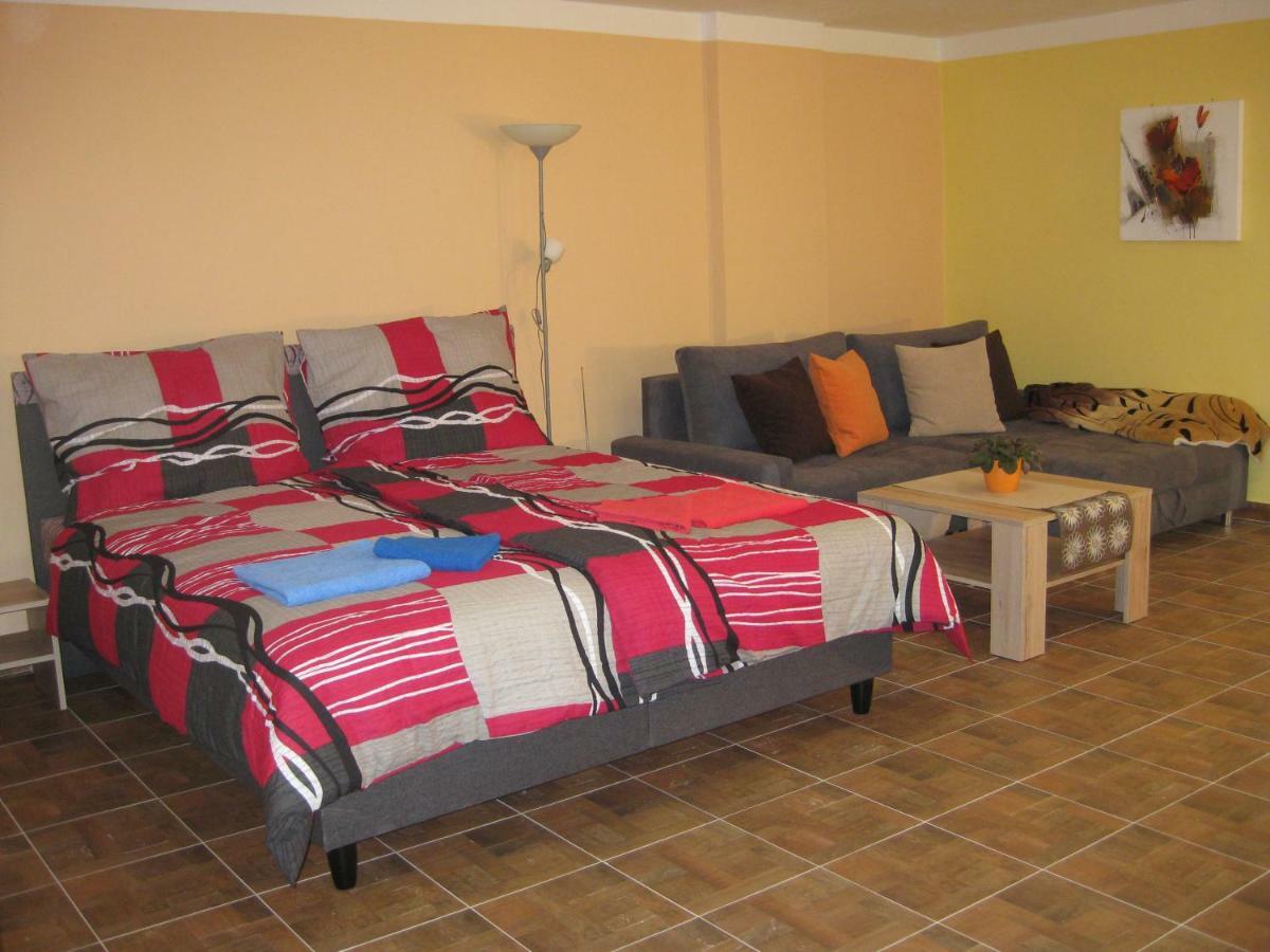 Apartmany Vcelka Hranice u Novych Hradu ภายนอก รูปภาพ