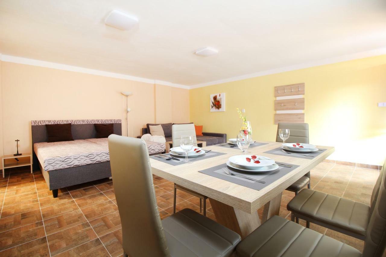 Apartmany Vcelka Hranice u Novych Hradu ภายนอก รูปภาพ